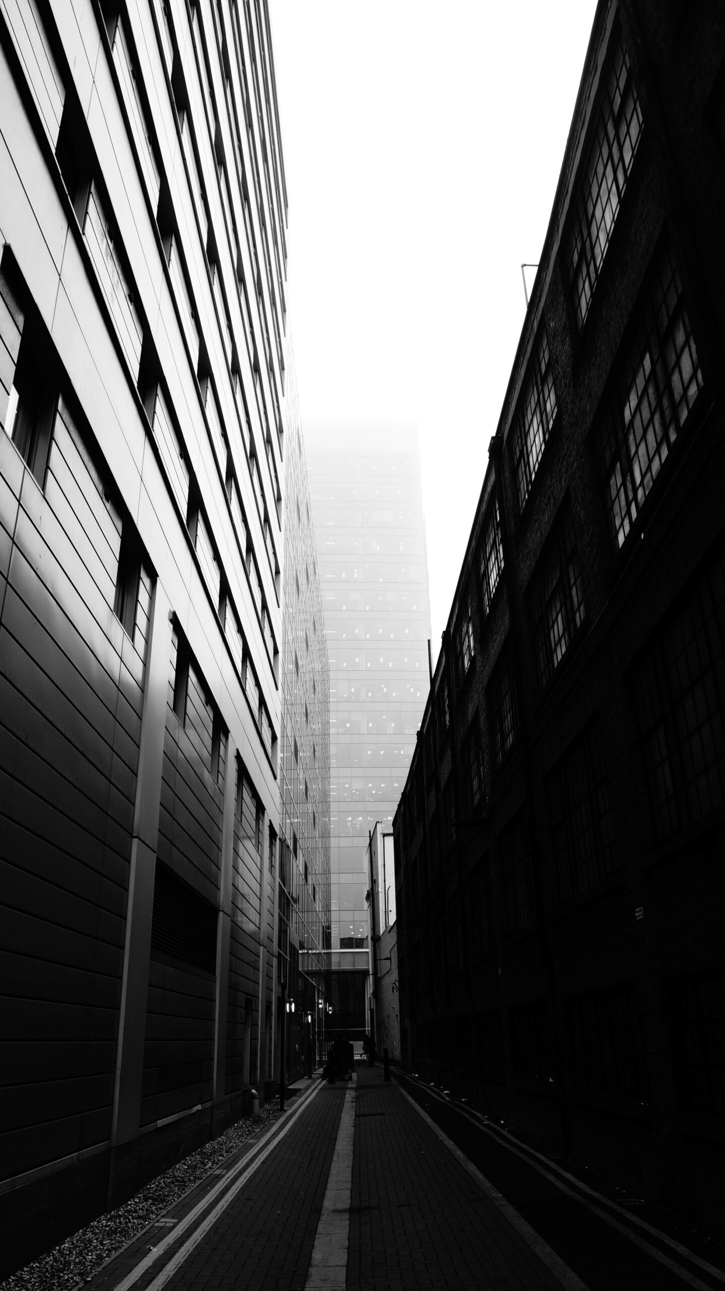 leading lines street photography